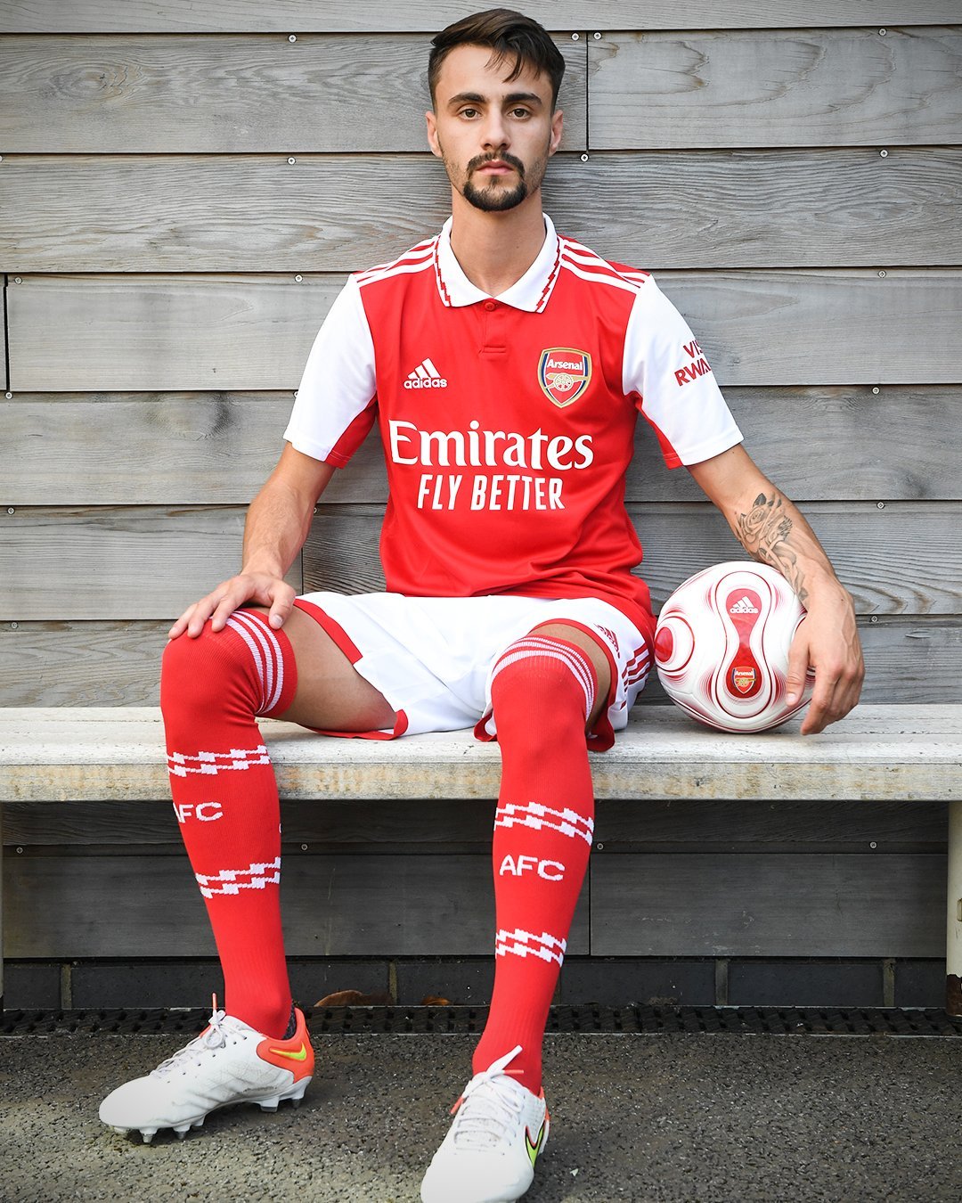 Jiuyou Sports-英超赛程吃紧，塞维利亚冲刺阶段复出首秀，质疑声仍在，团队化学反应显著的简单介绍