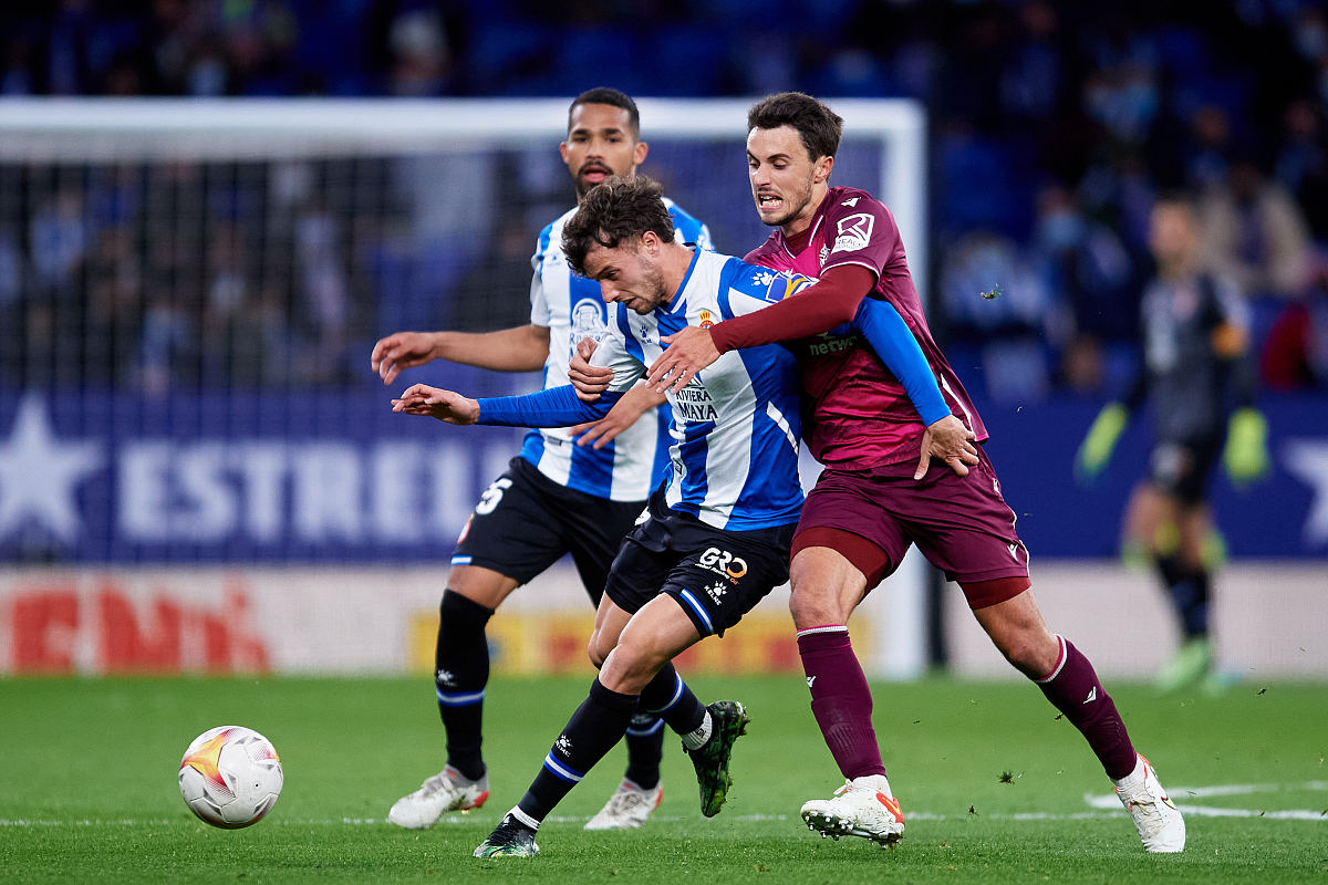 九游体育娱乐-包含费耶诺德训练开放日；今晚遗憾出局引欢呼；欧冠在即；球探报告显示潜力的词条